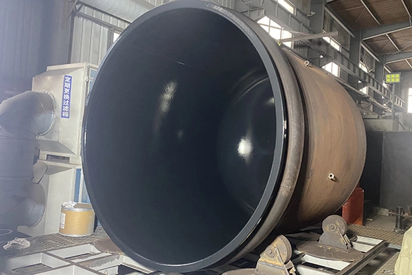 Qual é o conteúdo principal do revestimento de Teflon com pulverização Halar para equipamentos de bateria de lítio?